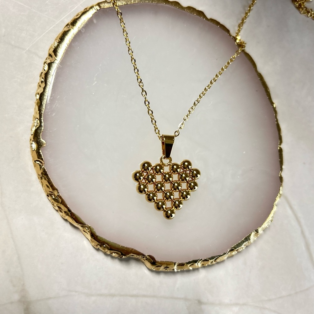 Elegant Gold Heart Pendant Necklace it
